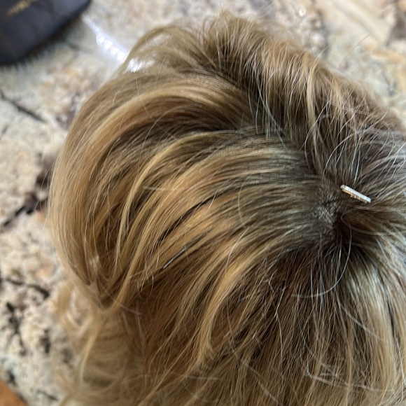 Ash blonde with dark roots - Picture 5 of 8